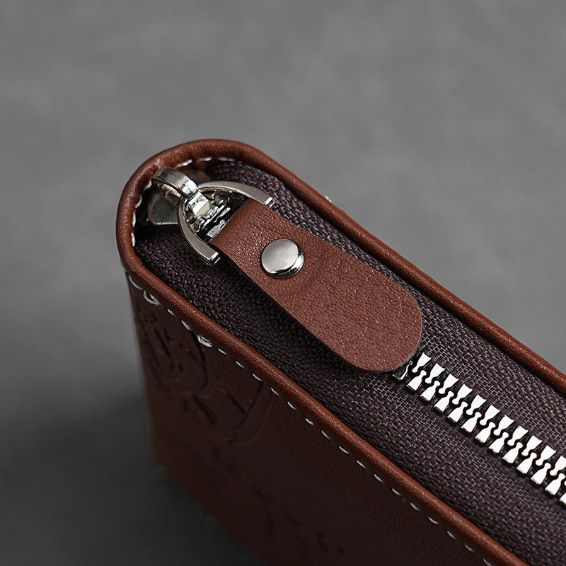 😍Ειδική προσφορά🔥【Αγοράστε 1 και πάρτε 1 δωρεάν】🔥Αυτό το νέο ανδρικό κοντό πορτοφόλι με φερμουάρ σε ρετρό στιλ είναι μοντέρνο και κομψό.